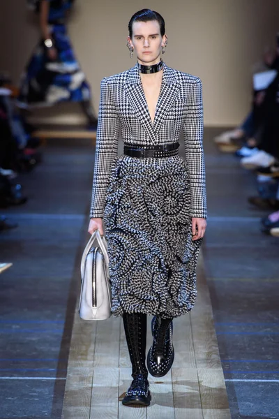 Look 14